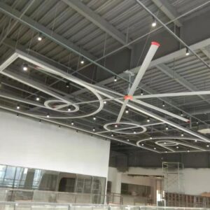 PMSM Servo HVLS Ceiling Fan (6) – Rundongfang PMSM servo HVLS ceiling fan in a fitness centre